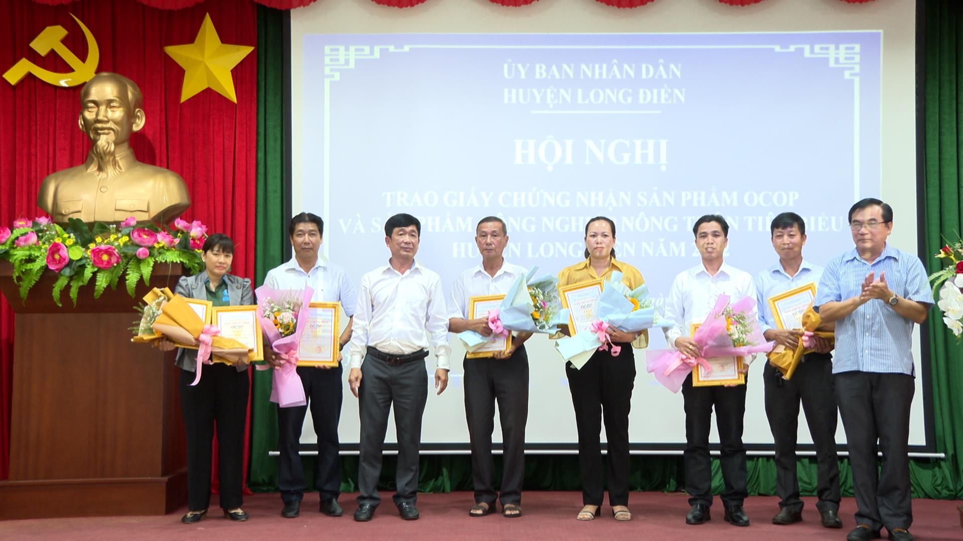 Trao giải chứng nhận sản phẩm ocop