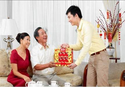 Tặng Quà Tết Cho Nhà Người Yêu Chọn Quà Gì Phù Hợp Nhất?